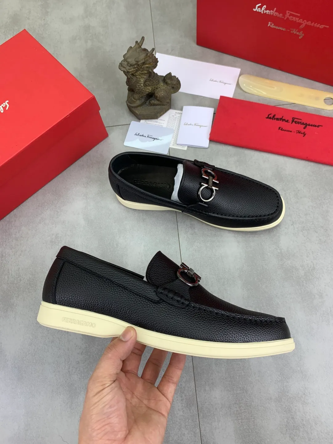 Men's Men's Shoes 💰P580💰[New Style] Water-dyed Niuli 🆘[Salvatore Ferragamo] Ferragamo's latest casual business leather shoes for men! Listed simultaneously! The fabric is made of specially imported original pebbled calfskin, and the lining is made of imported water-dyed cowhide. It is absolutely luxurious and leads the fashion trend. Matching code: 38-44 (45 and 46 can be customized) Black, brown and burgundy colors available